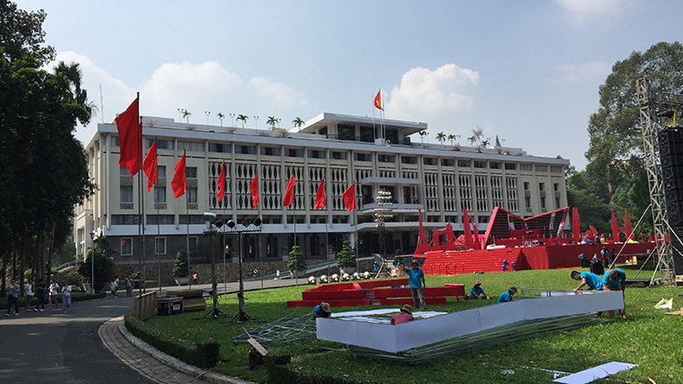 Altes Museum with red flags in front of it