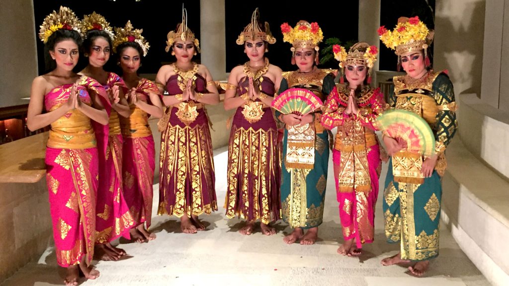 Dancers at the Four Seasons at Sayan, Bali, Indonesia [Schuetz/2PAXfly]