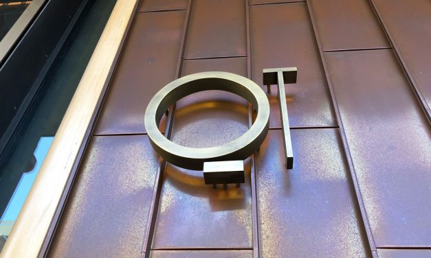 HOTEL REVIEW: First Impressions — QT Hotel Perth – Where is the desk?