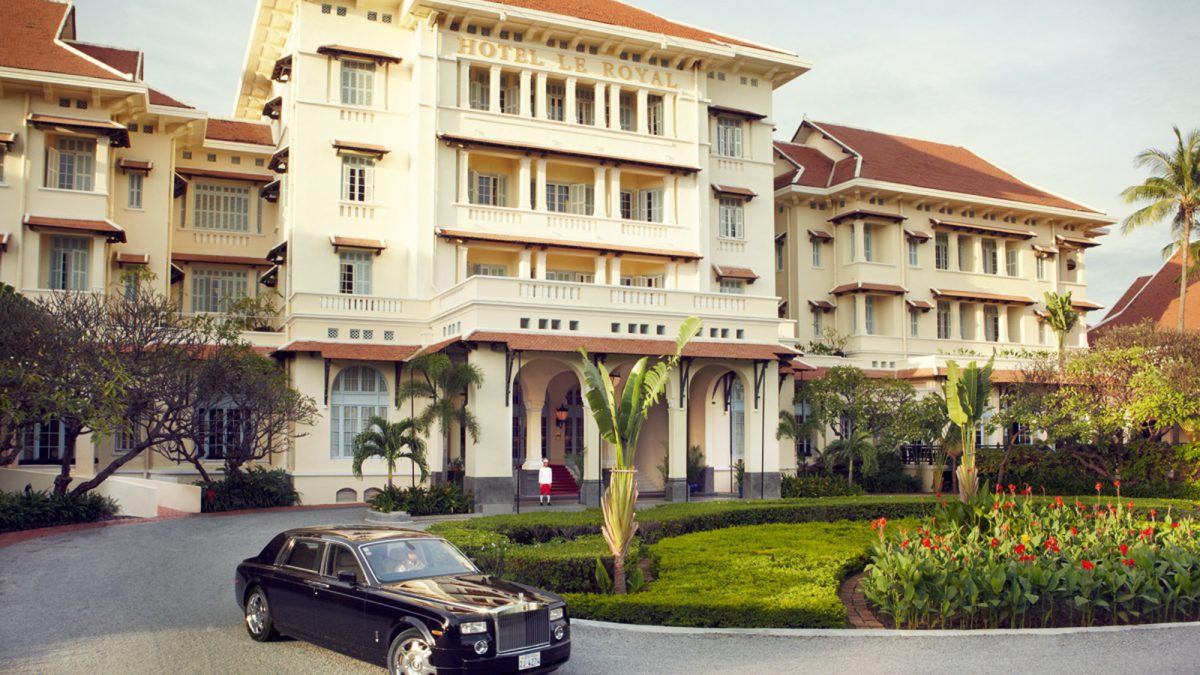 a black car in front of a hotel