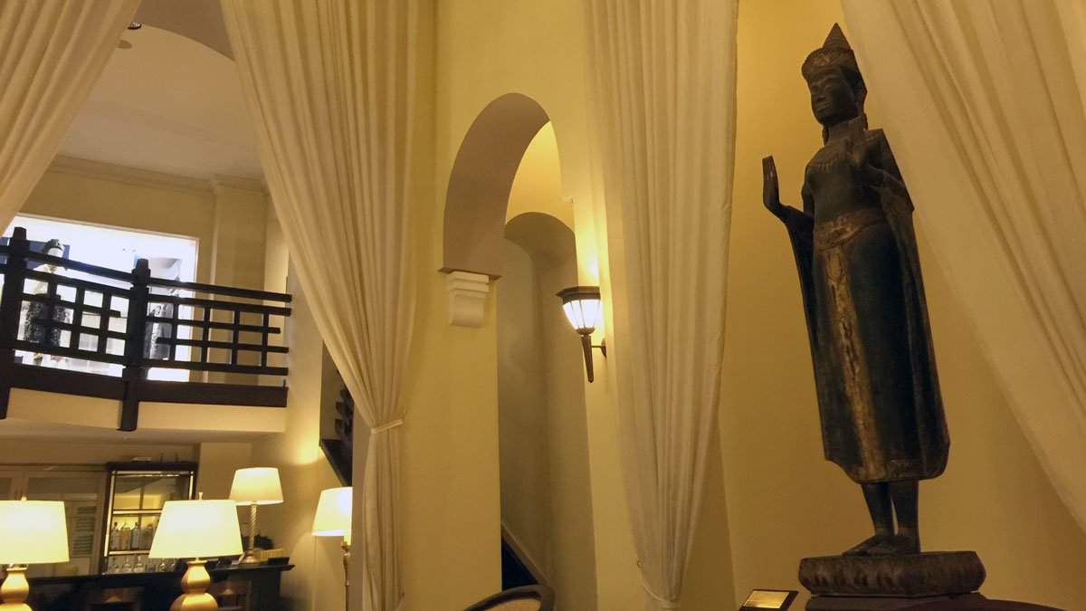 a statue in a room