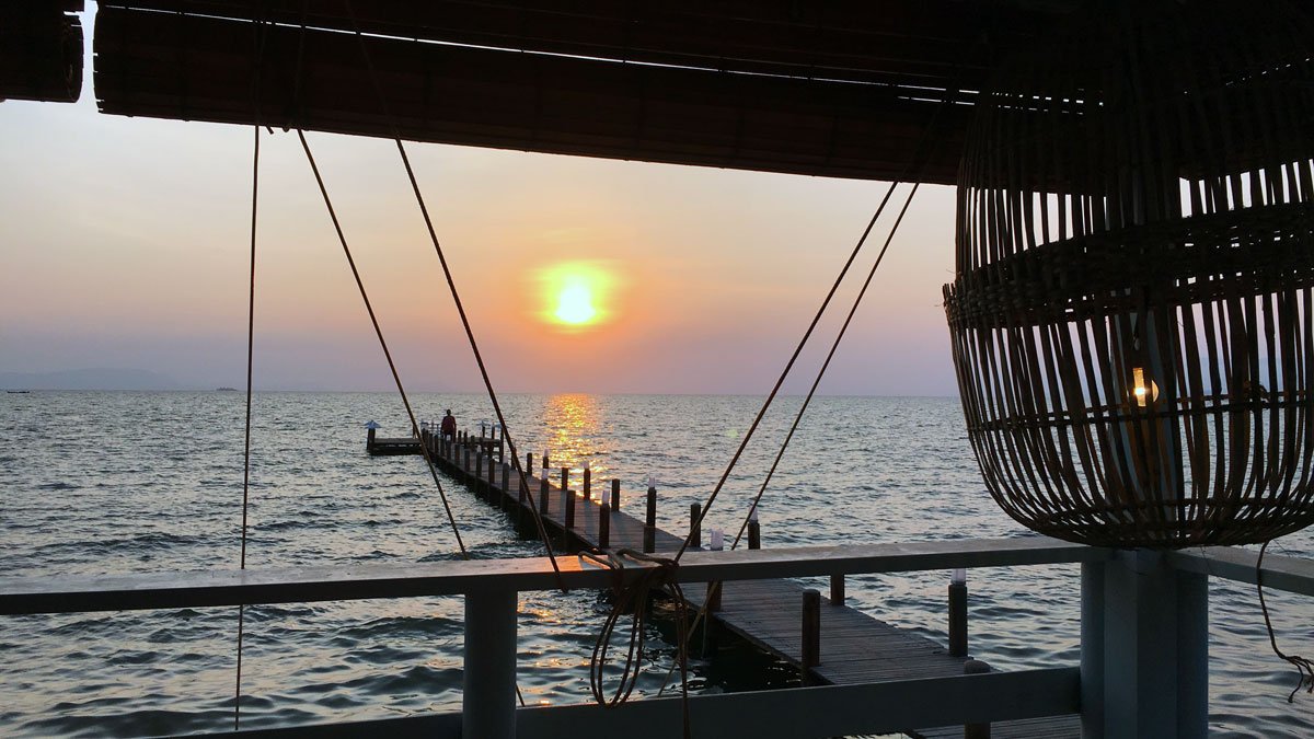 a dock with a rope attached to it