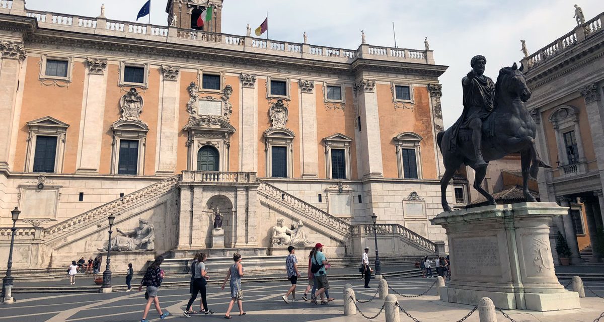 ALITALIA: Ex-employees Flash-mob protest on Capitoline Hill in Rome