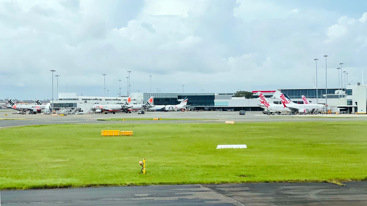 Sydney Airport view from Virgin aircraft at T2 of Jetstar aircraft [Schuetz/2PAXfly]