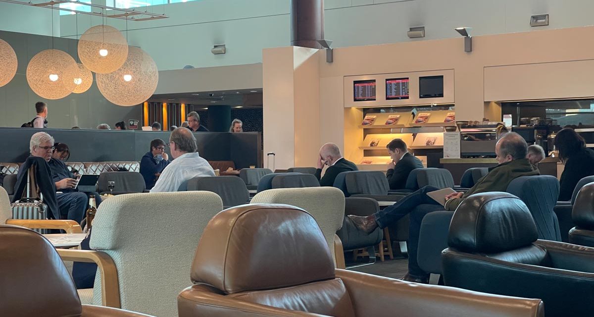 COVID-19: Masks largely off at Sydney Airport T3, and in Qantas Business Lounge