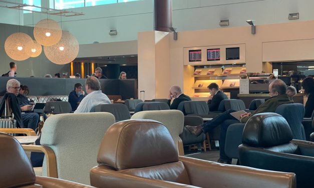 COVID-19: Masks largely off at Sydney Airport T3, and in Qantas Business Lounge