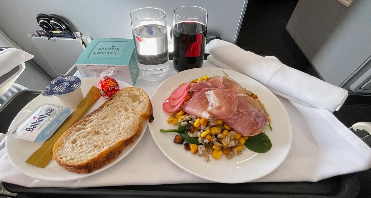 TRIP REPORT: Qantas 737 Business Class from Sydney to Wellington, New Zealand