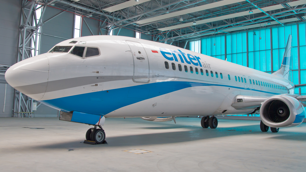 Enter Air Aircraft in hanger