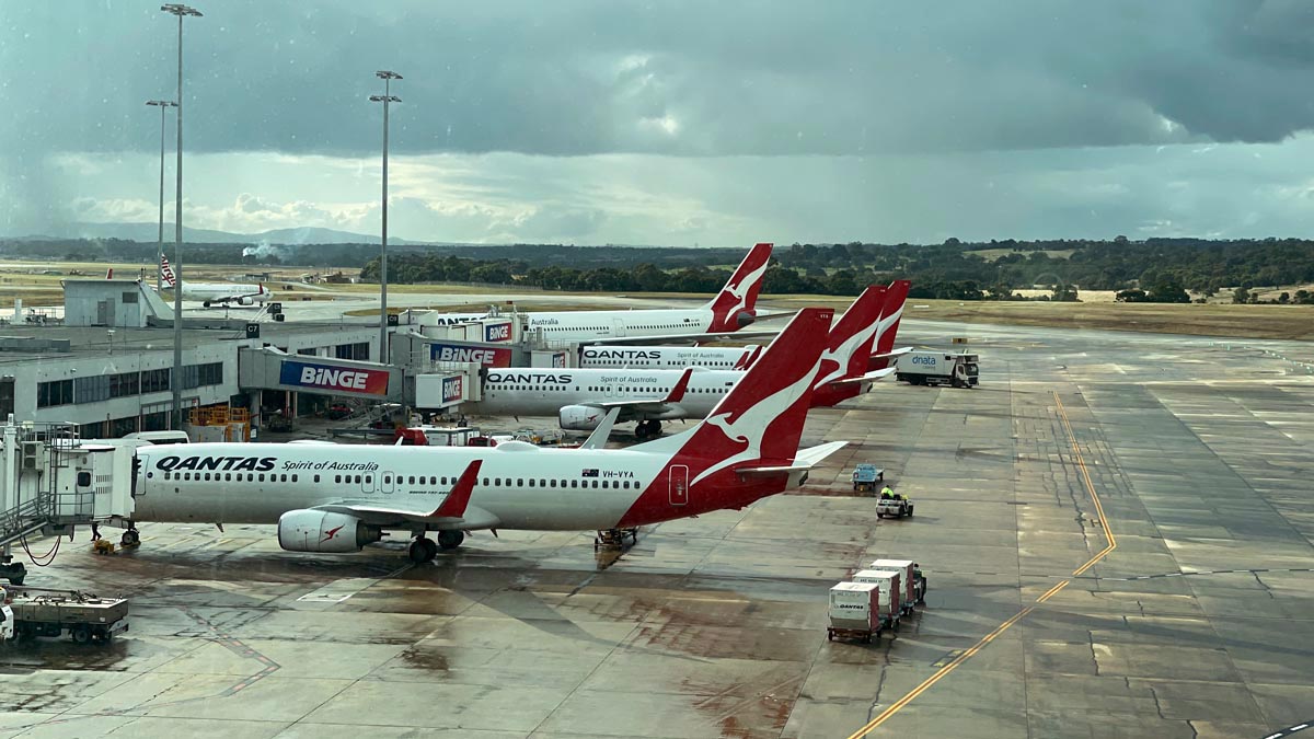View from Qantas aircraft, Melbourne Airport [Schuetz/2PAXfly]