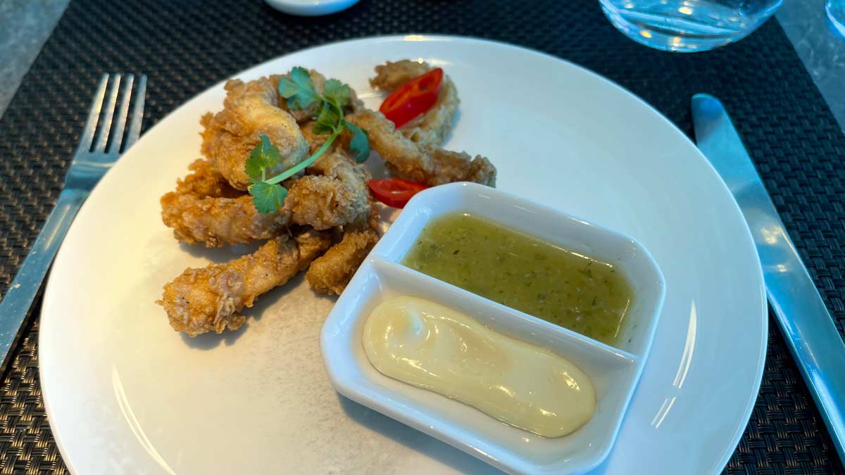 Salt and Pepper Squid at the Melbourne First Lounge 2023 [Schuetz/2PAXfly]