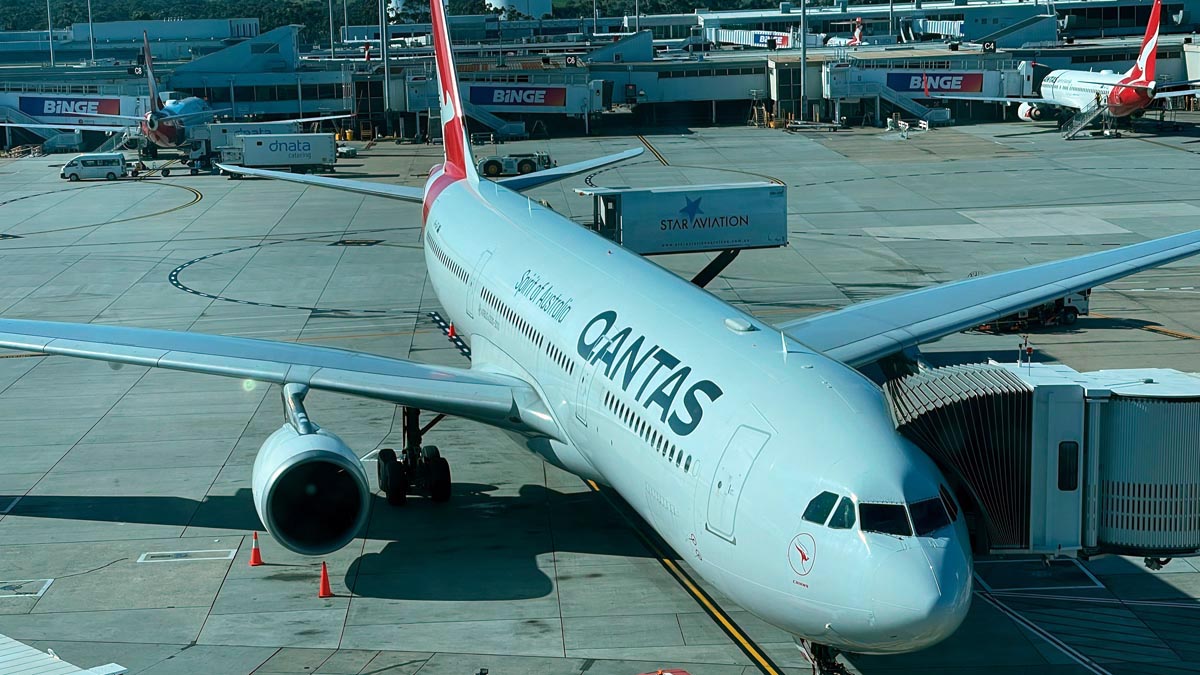 View from the Qantas Melbourne First Class Lounge [Schuetx/2PAXfly]