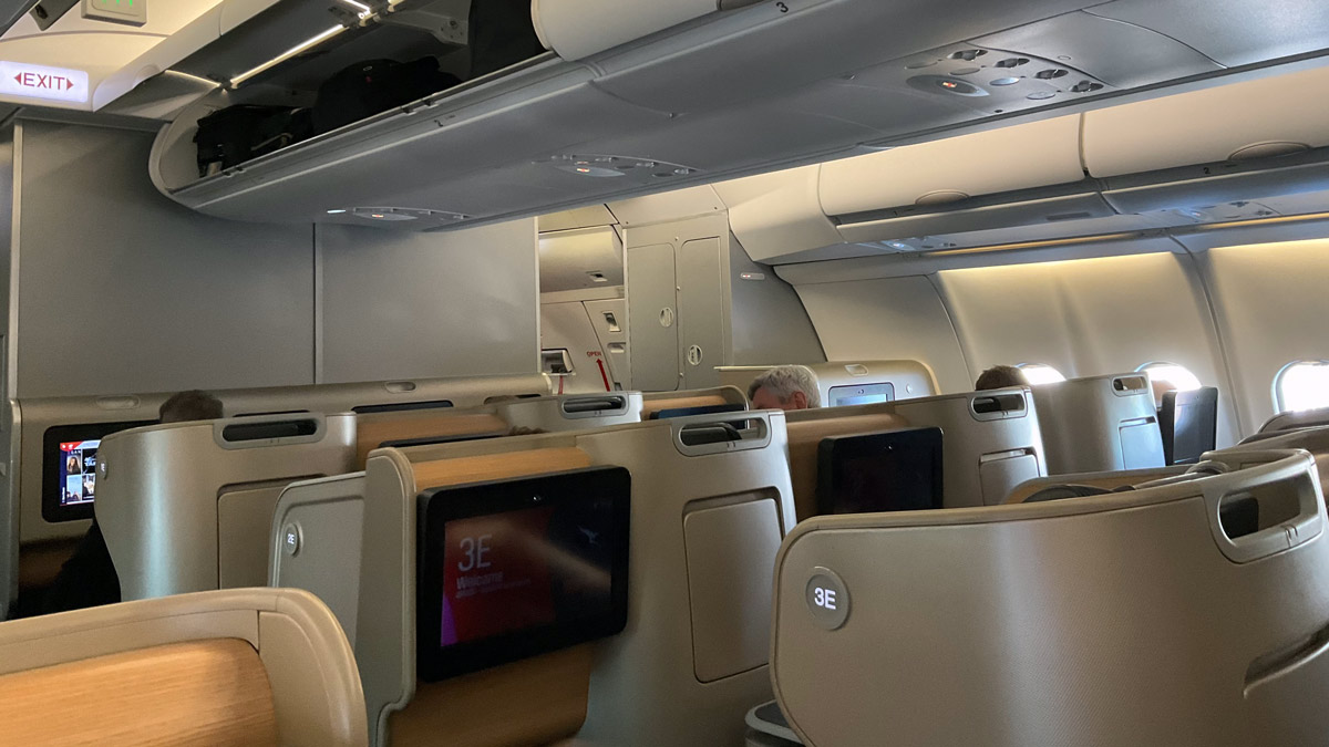 Qantas A330 Business Class cabin interior [Schuetz/2Paxfly]