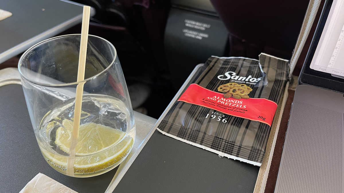 Qantas catering could do with an overhaul. Business Class, Perth/Sydney 2022 [Schuetz/2PAXfly]