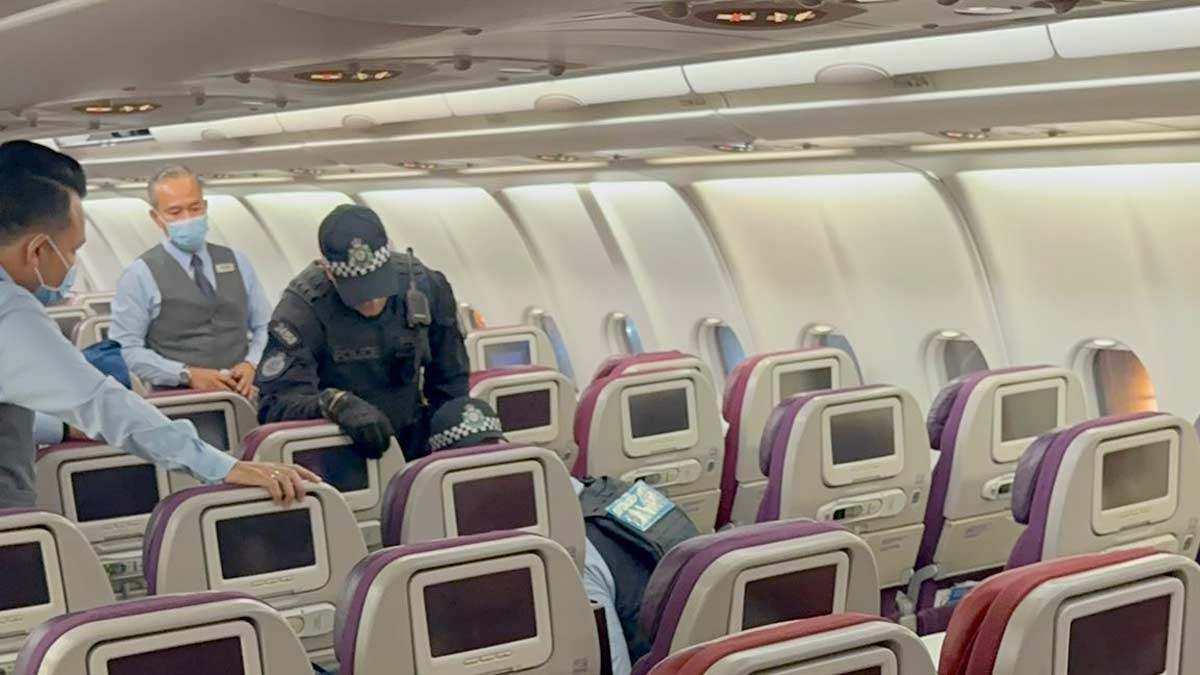 Australian Federal Police arresting disruptive passenger on Malaysian Airlines flight