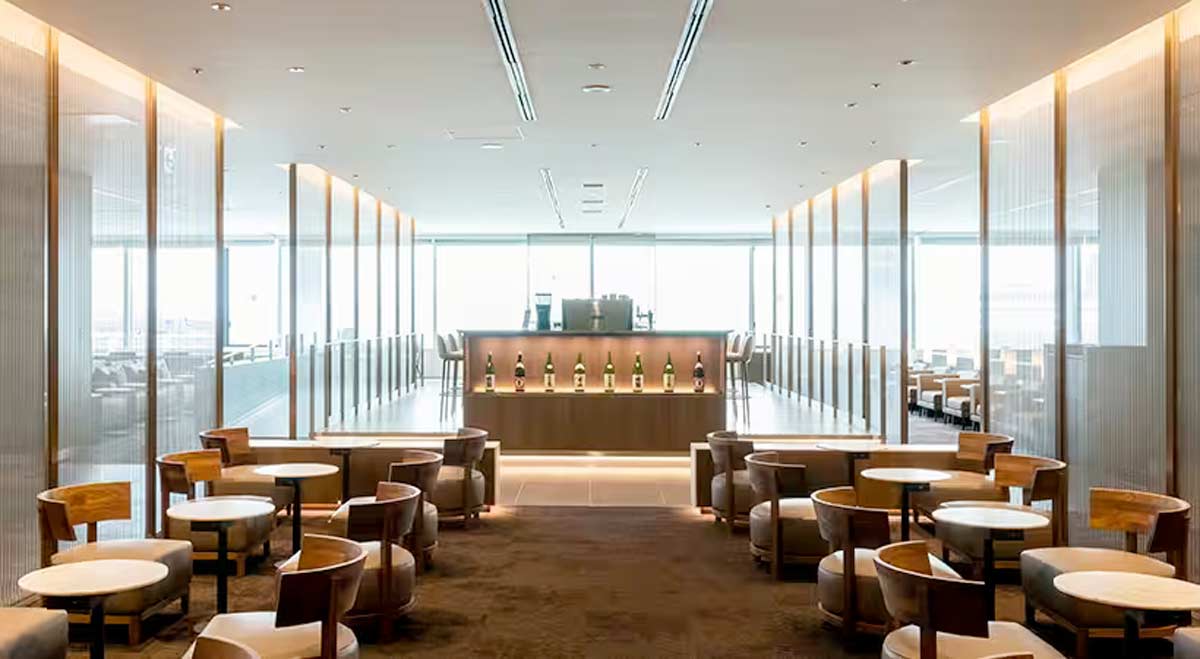 The Bar, ANA Suite Lounge - First Class, T2, Haneda, Japan [ANA]