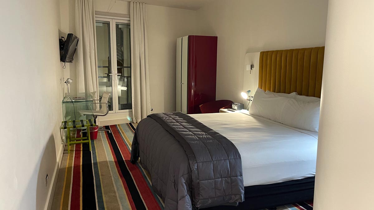 The Hotel Debrett room is accessed by a short corridor. [Schuetz/2PAXfly]