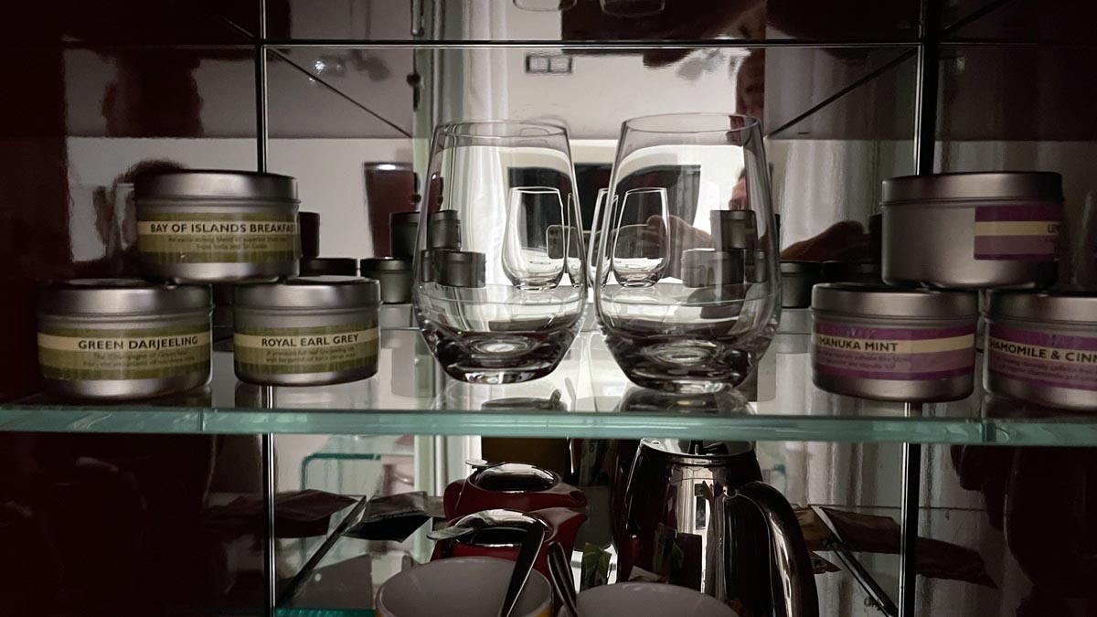 Glassware and tea selection in the armoire, Hotel DeBrett, Auckland, New Zealand [Schuetz/2PAXfly]