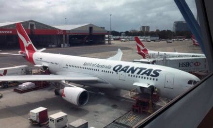 SYDNEY AIRPORT: Qantas aircraft involved in near miss