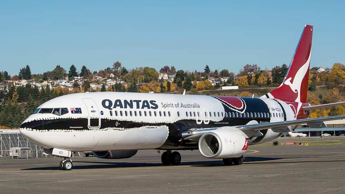 Qantas Artist series: Mendoowoorrji on Boeing 737. [Qantas]