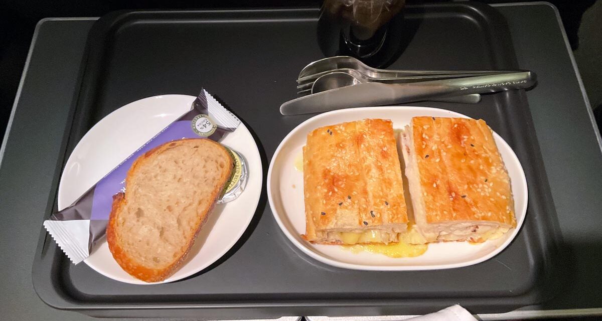 FLIGHT REVIEW: Brisbane to Sydney on Qantas Business Class in a Boeing 737-800