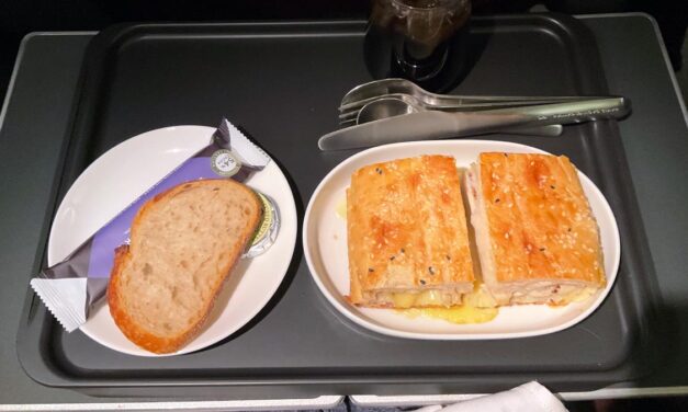 FLIGHT REVIEW: Brisbane to Sydney on Qantas Business Class in a Boeing 737-800