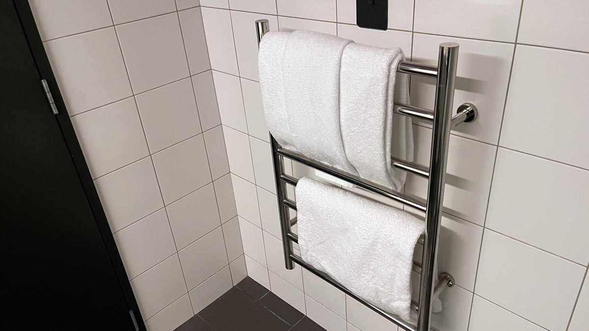a towel rack with white towels on it