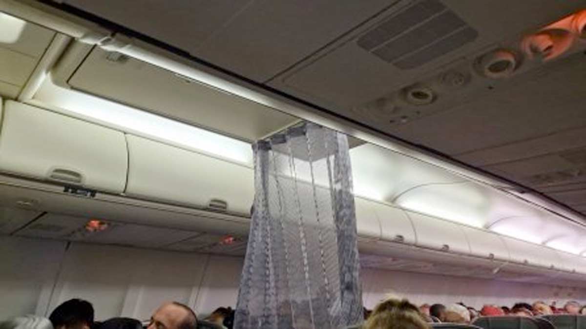 weird Business Class shower curtain on Virgin Australia jet