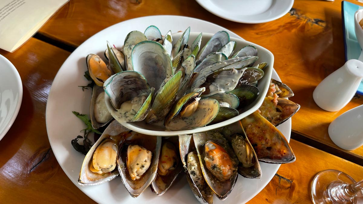 a plate of mussels on a table