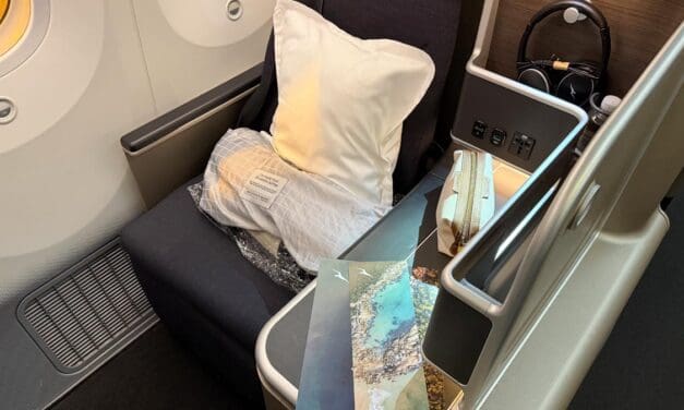 TRIP REVIEW: Qantas B787-9 Dreamliner, QF75 Sydney to Vancouver in Business Class. Oh Canada!